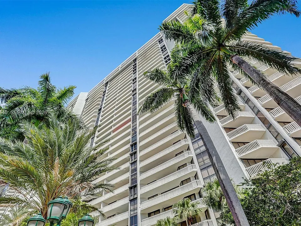 2000 Island Blvd #1108