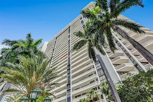 2000 Island Blvd #1108 Photo 1