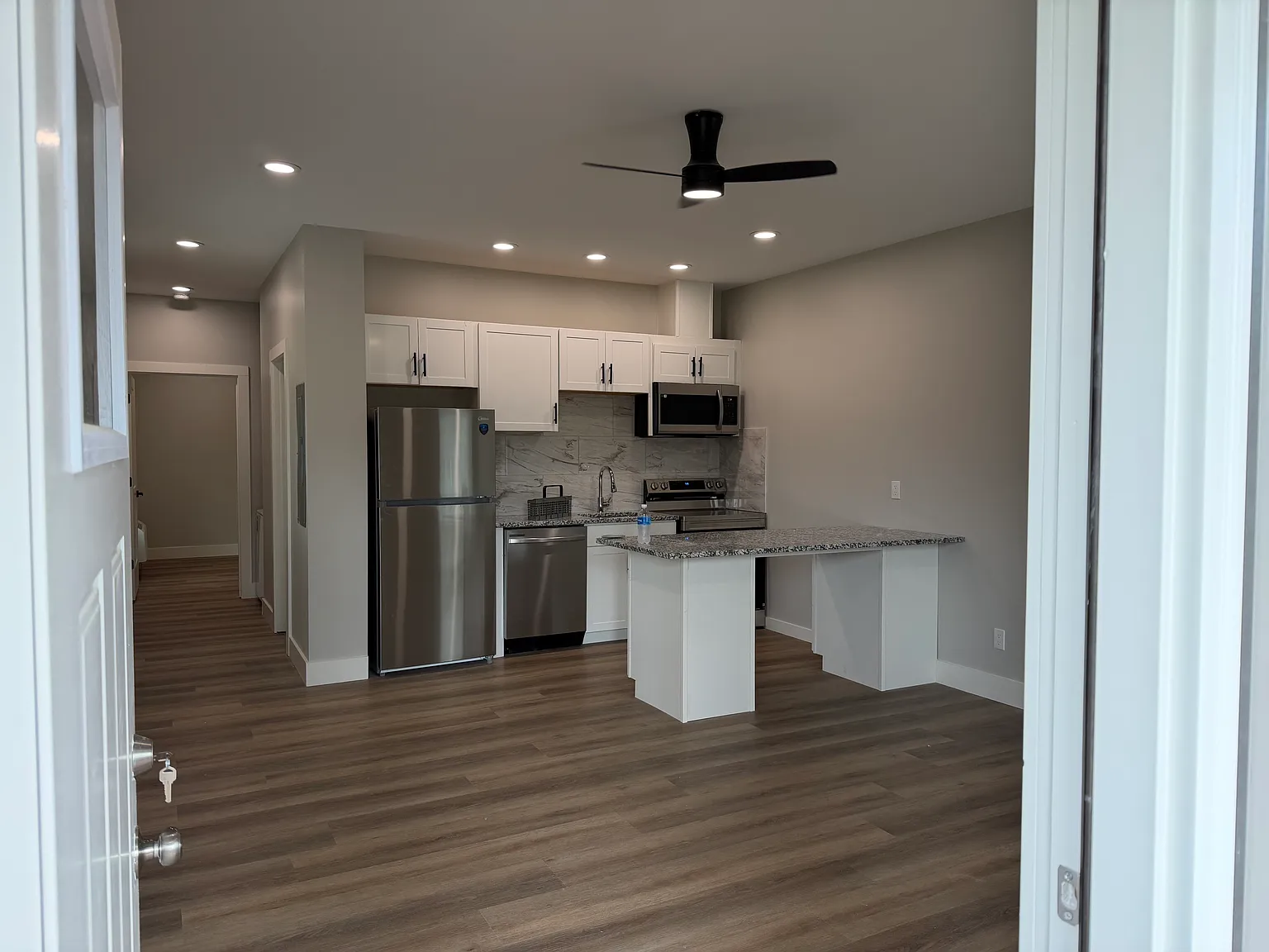 1 bed, 640 sqft, $1,200 — Photo 3