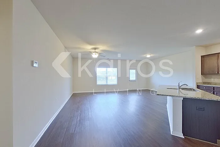 3 bed, 2.0 bath, 1662 sqft, $1,695 — Photo 2