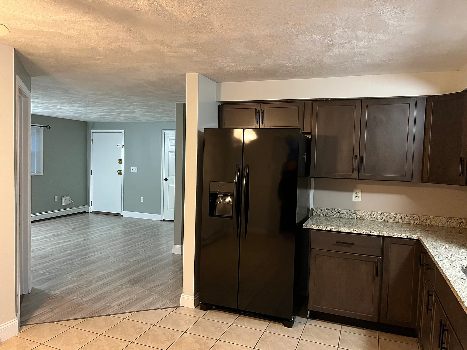 142 New York Ave — Photo 2
