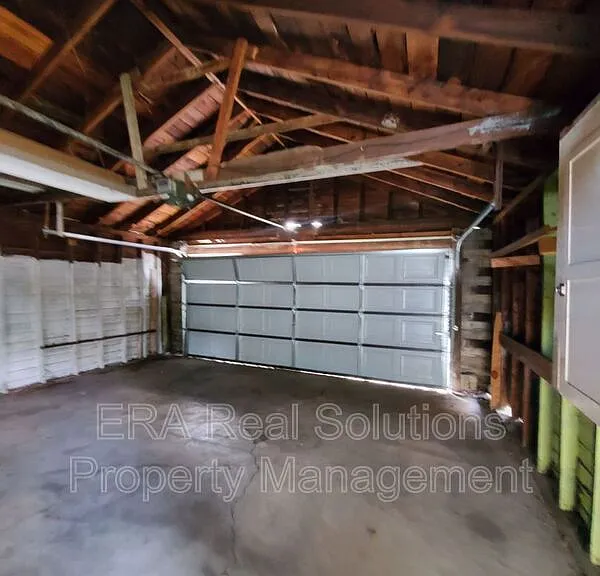 695 S Eureka Ave — Photo 24