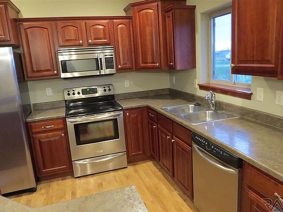 5th image of 611 Saint Jerome St
