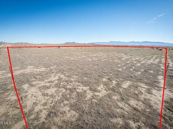 Corner Ave E #K8-96, Lancaster, CA 93535