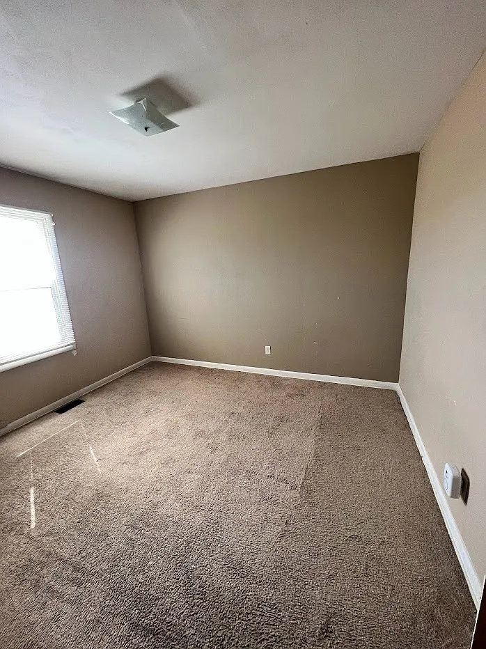 130 N 3800 E — Photo 4