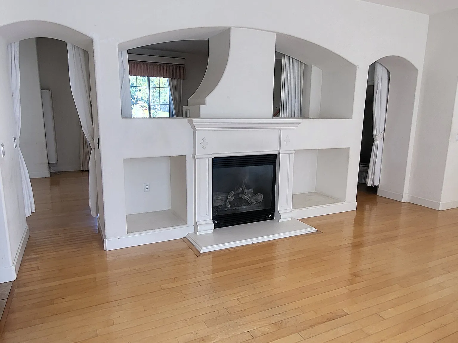 3 bed, 2.5 bath, 2468 sqft, $4,600 — Photo 4
