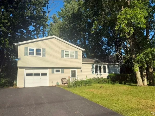 106 Ruby Rd, Liverpool, NY 13088