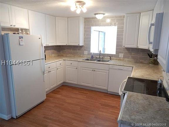 2nd image of 5230 SW 22nd Ave