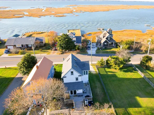 4496 Main St, Chincoteague Island, VA 23336