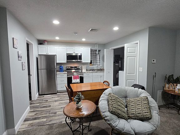 3rd image of 106 W Main St #106