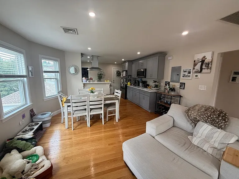 44 Ashland St #2F — Photo 34