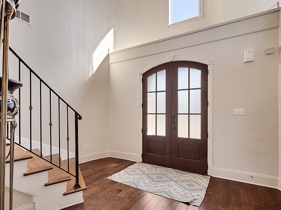 3rd image of 2339 Meverett Ln