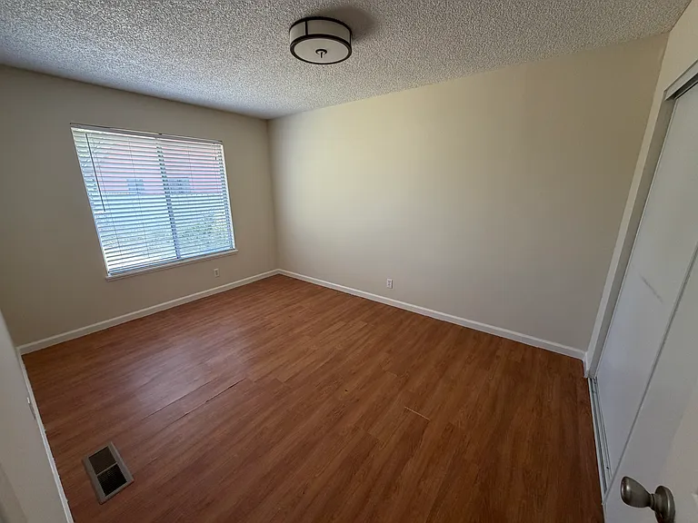 635 Seneca Pl — Photo 13