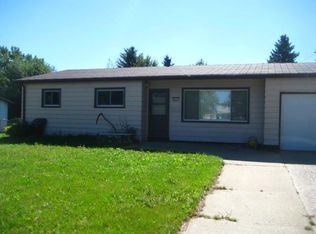 915 20th Ave NW, Minot, ND 58703