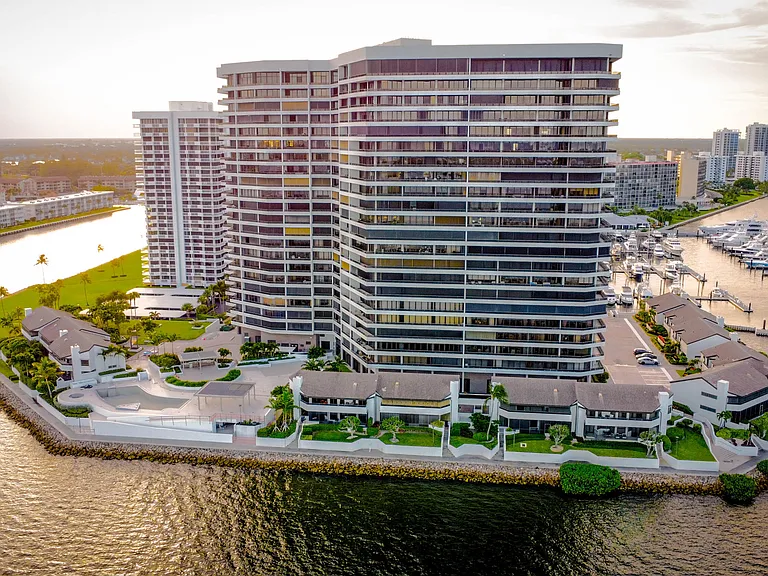 100 Lakeshore Dr #957 — Photo 42