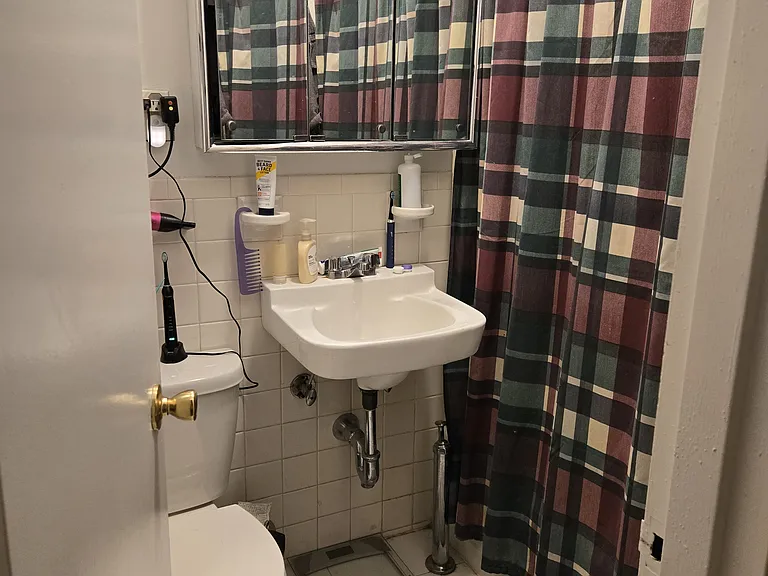 1636 3rd Ave #2B — Photo 3