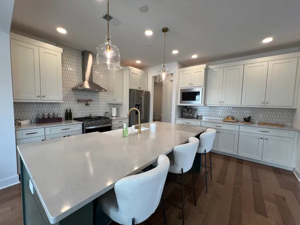 330 E Lake St, Cranberry Township, PA 16066