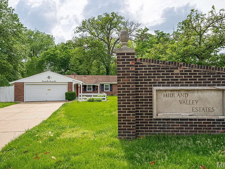 2525 Fox Hills Dr — Photo 18