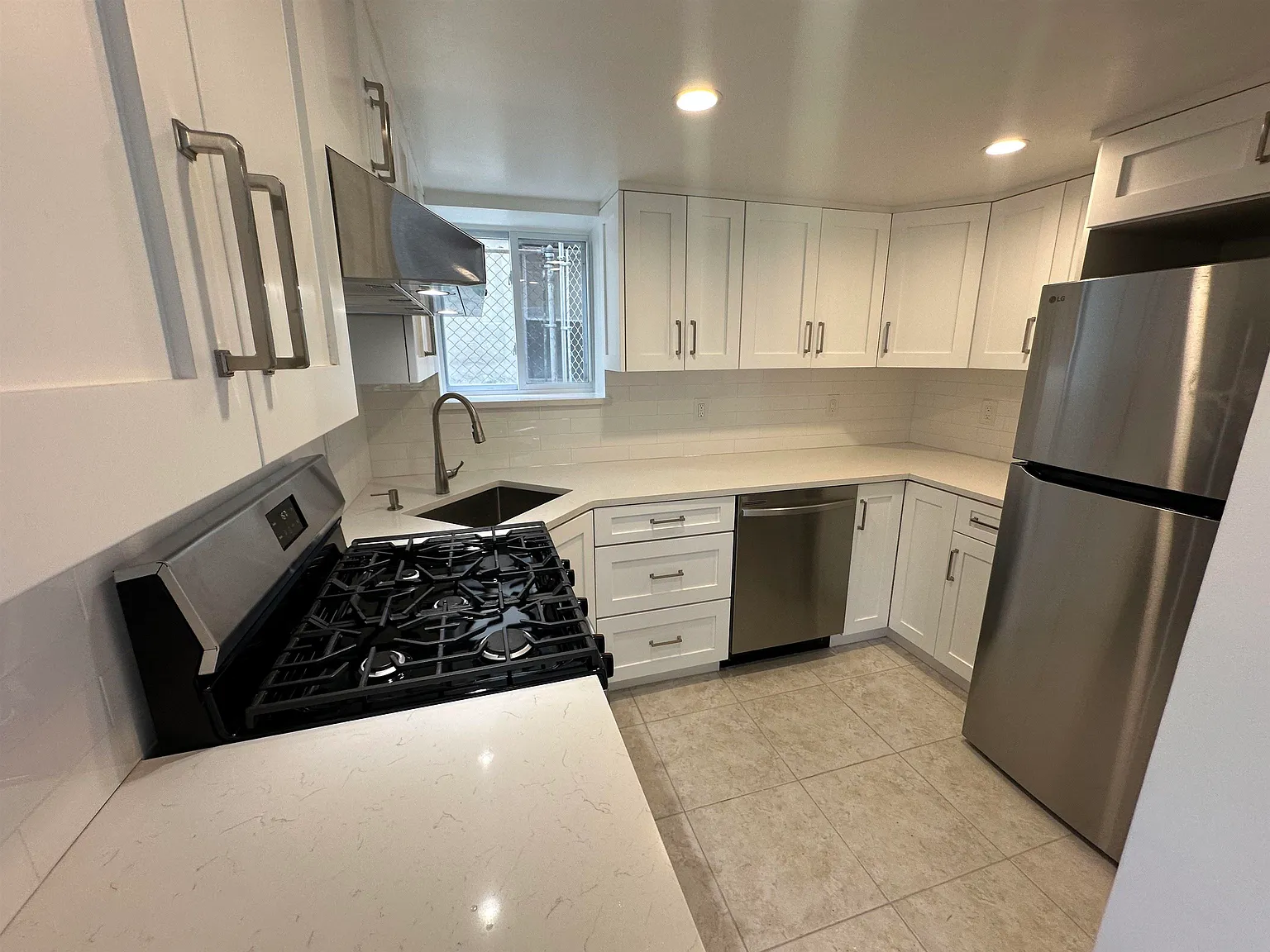 2 bed, 1.0 bath, $2,500 — Photo 3