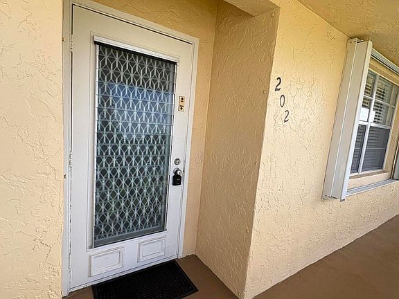 3rd image of 1421 NW 19th Terrace #202