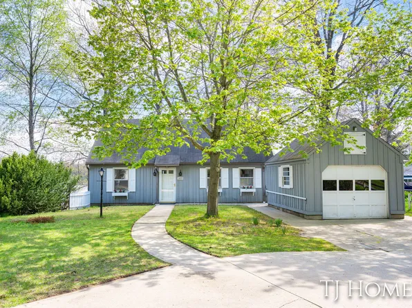 11499 Hydeaway Ct, Middleville, MI 49333