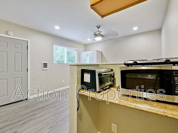 3rd image of 1043 Henderson Ave #B