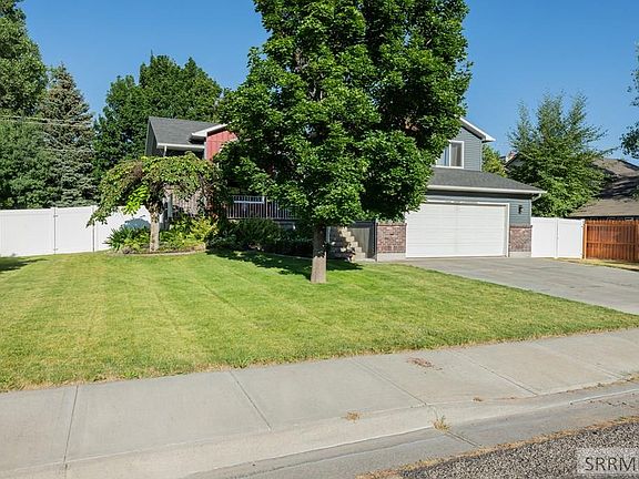 4th image of 2755 Ridgecrest Dr