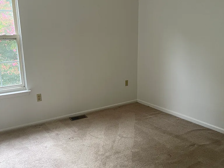 124 Richards Ln — Photo 15