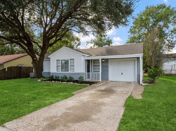 702 S Circle Dr, Baytown, TX 77520