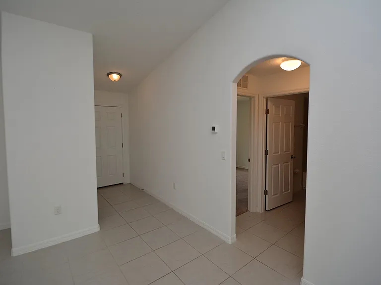 33 Rosecroft Ln #B — Photo 6