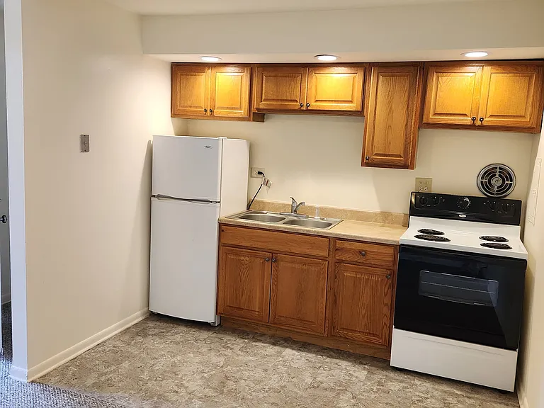 644 E North Broadway St — Photo 15