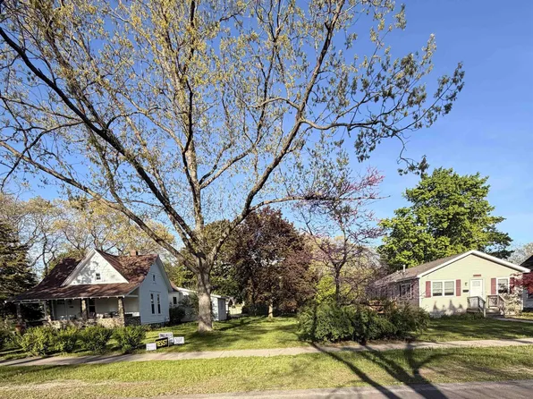 615 Grant St, Traverse City, MI 49686