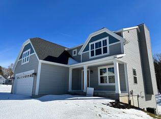 1726 Solitude Dr NE, Grand Rapids, MI 49525