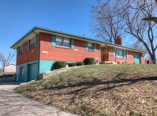 2400 NW Powderhorn Dr, Kansas City, MO 64154