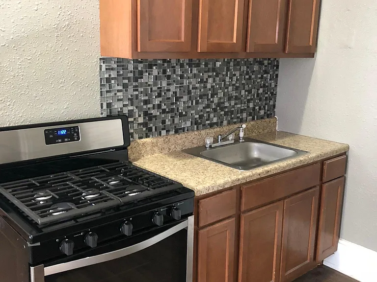 2828 Vine St #3 — Photo 1