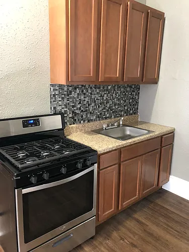 2828 Vine St Photo 1