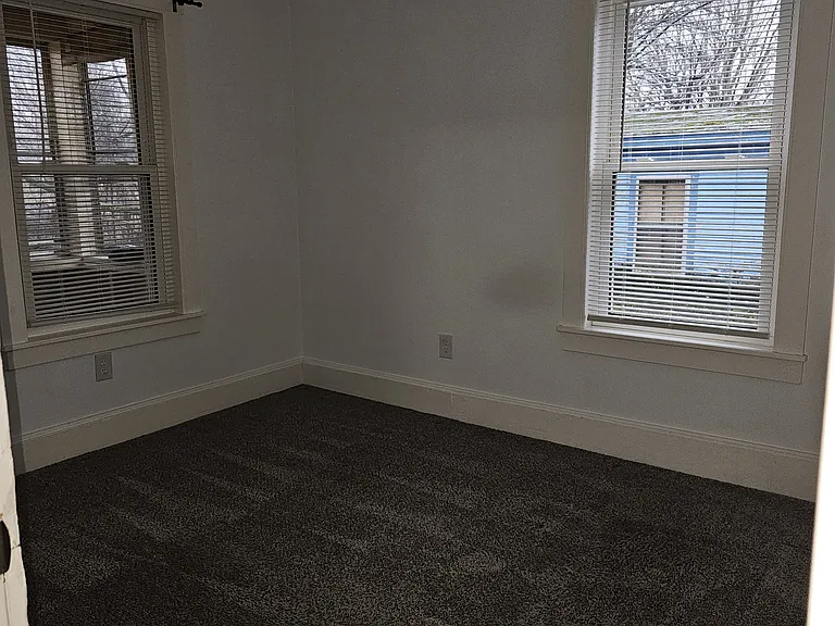 12 Maple St #B — Photo 10