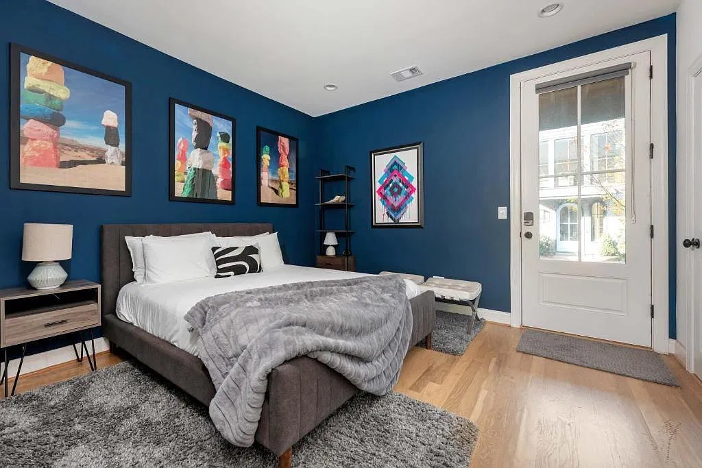 2 bed, 2.0 bath, 1171 sqft, $4,521 — Photo 3