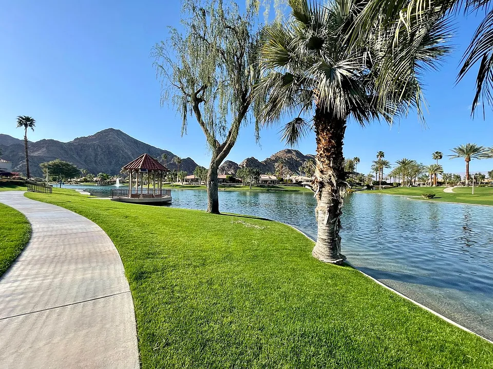 48625 Calle Esperanza