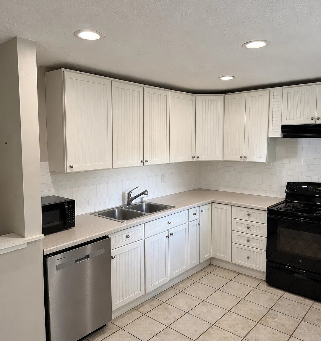 3 bed, $3,000 — Photo 3