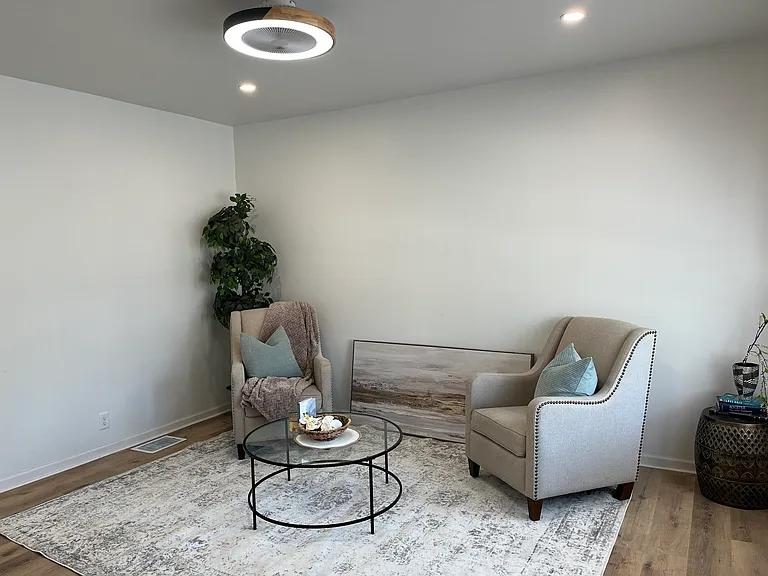 128 E Lloyd St — Photo 3