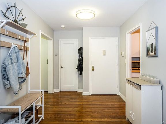 4th image of 34 Underhill Ave APT 2B