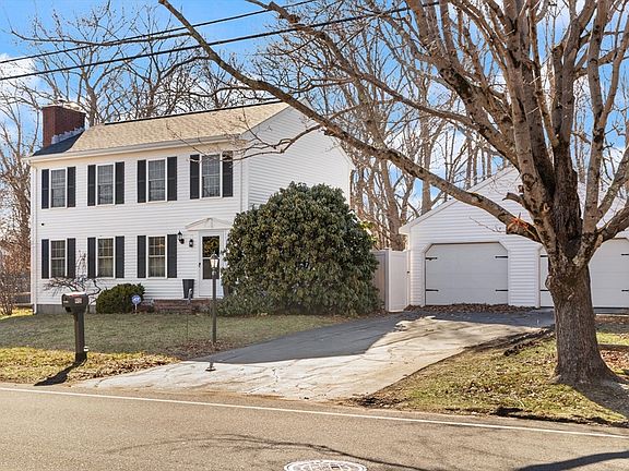 3rd image of 915 Almy Rd