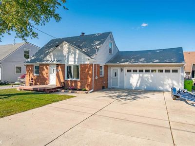 46683 Rose Ln, New Baltimore, MI, 48047