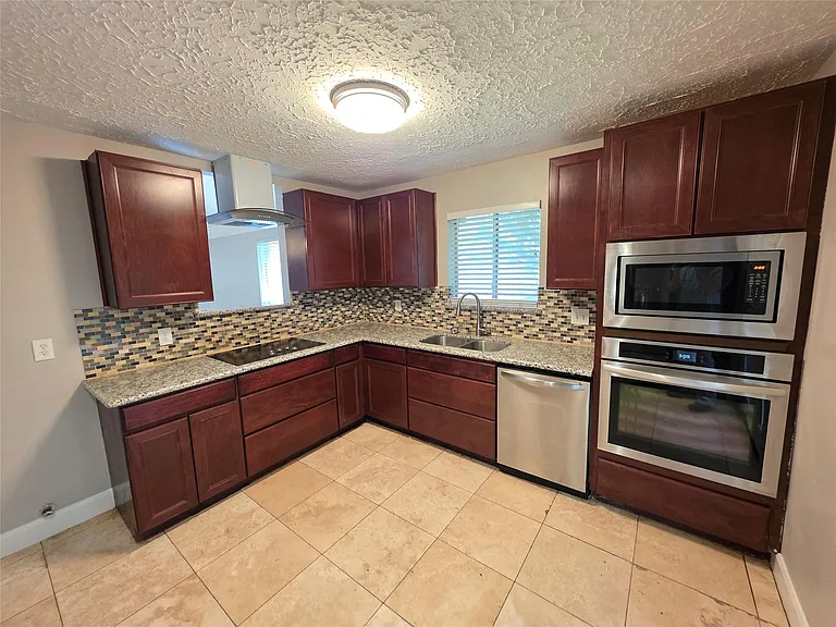 22543 Market Square Ln — Photo 8