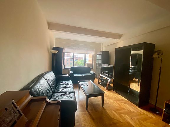2nd image of 65 Park Ter E APT C87