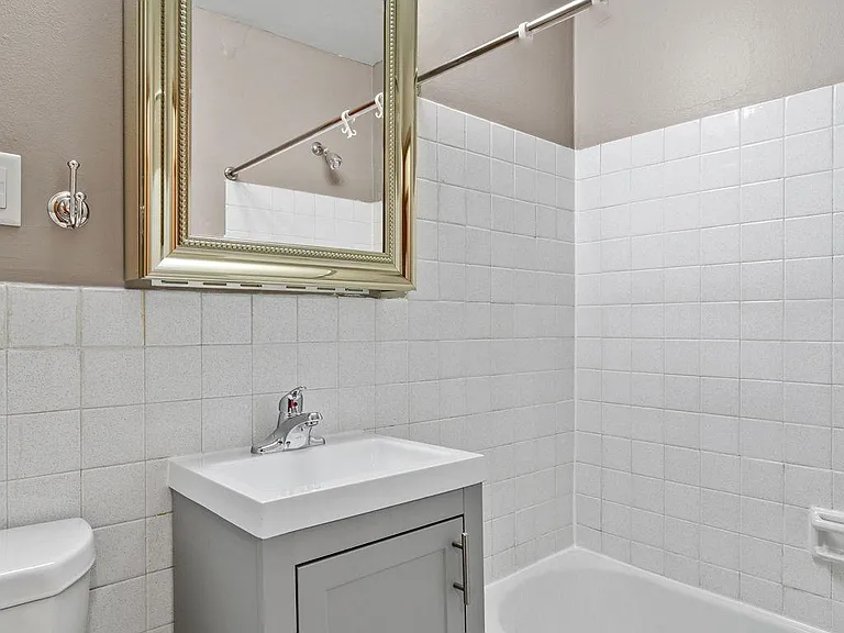 English Manor — Photo 13
