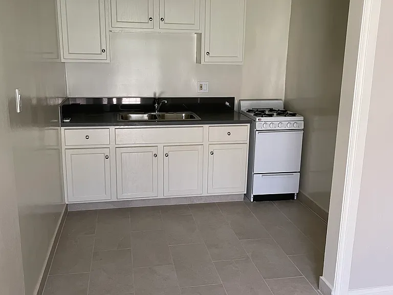 11640 Gurley Ave — Photo 7