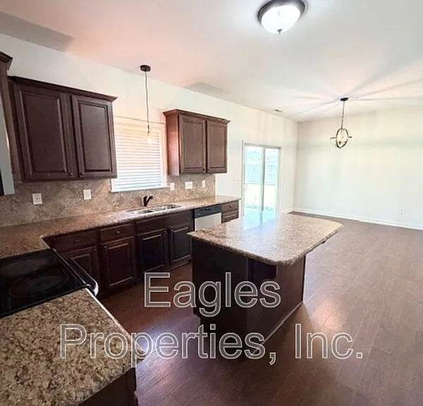 215 Ingram Fields Dr — Photo 5