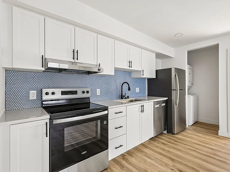The Crest |NEWLY Renovated Studios, Lofts, 1, 2 & 3 Bedroom Homes Near the Beach — Photo 28